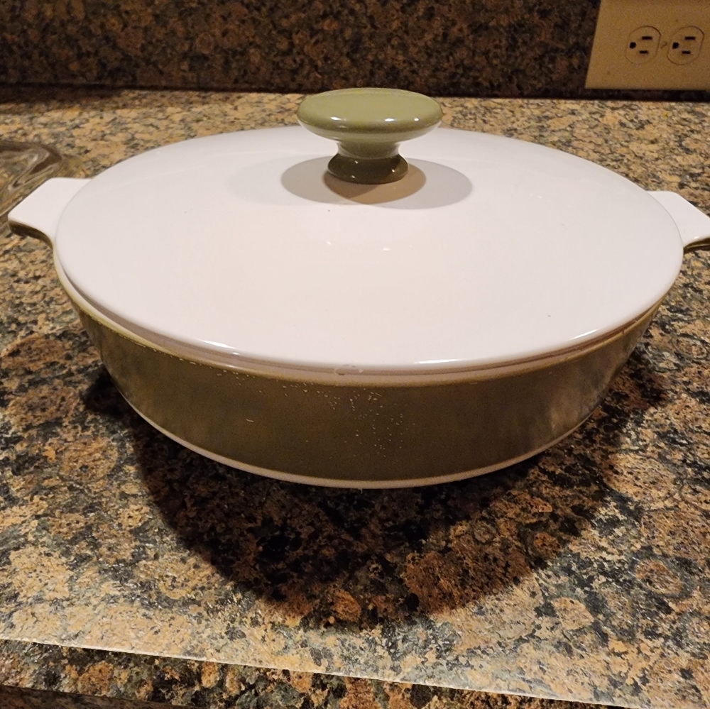 Corning Ware Covered Casserole Dish With Lid, P-708 1/2 B,  8 1/2"